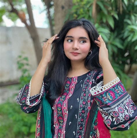 Meet Single Pakistani Women